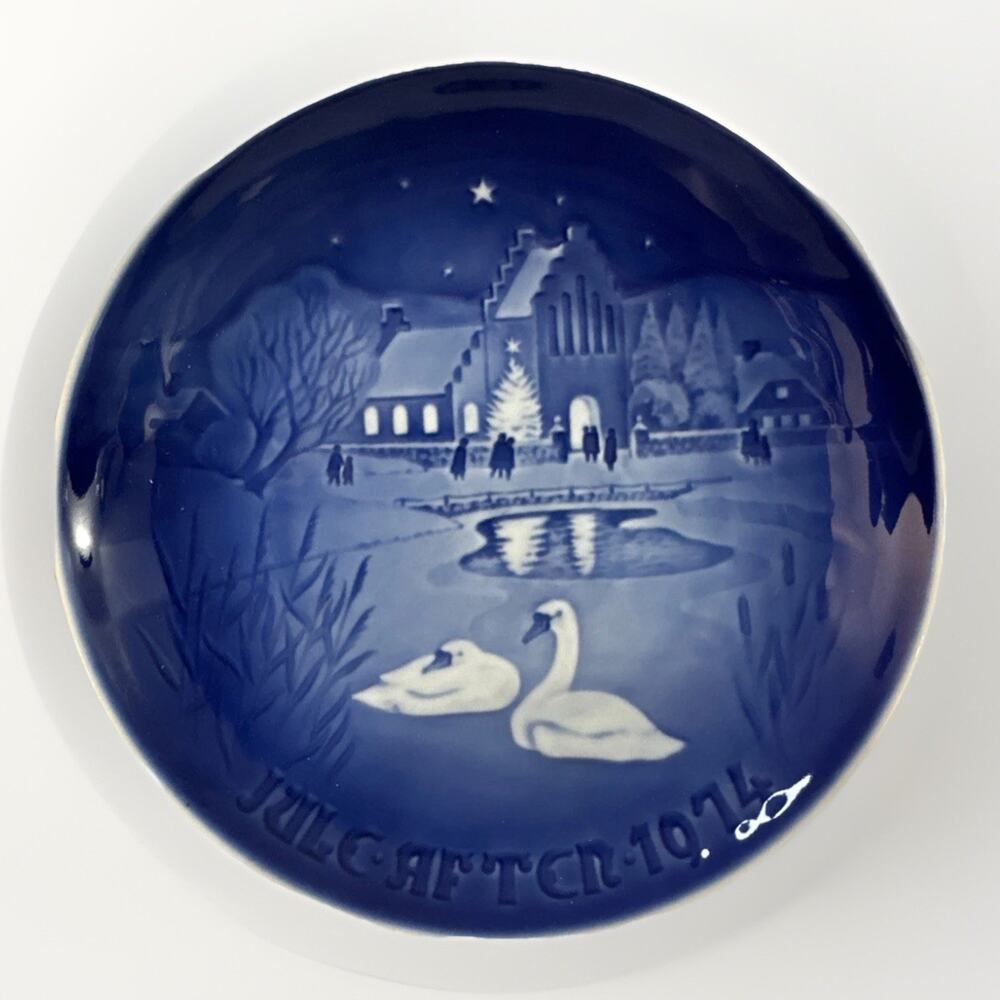 Vintage 1974 B&G Denmark - Blue Christmas Porcelain Plate Bing Grondahl